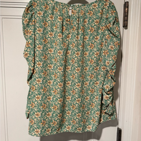 Max Studio Flowered Blouse with Ruched Sleeves - Picture 4 of 9